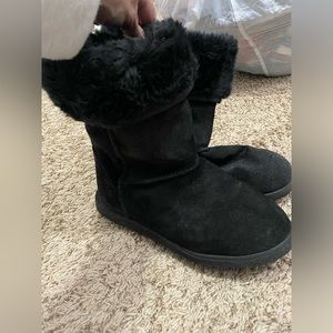 Never worn warm fur boots